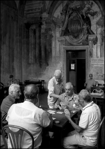 Giocatori di carte  (Leica Summilux 35mm Tmax100-bw-smaller file).jpg