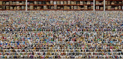 Andreas-Gursky-Amazon-2016-foto-©-Andreas-Gursky-2016-Artists-Rights-Society-ARS-New-York-VG-Bild-Kunst-Bonn-courtesy-Gagosian.jpg