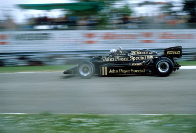 Lotus-de-Angelis-1983.jpg