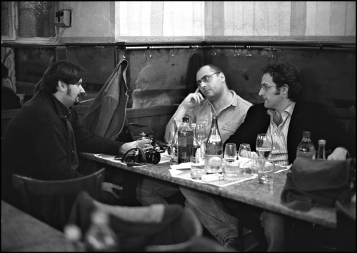 Mauro, Luca e Mario al Grand'Italia (Leica Noctilux Tmax400 bw).jpg