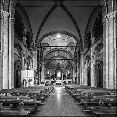 L1007467 Sant'Ambrogio (Leica Monochrom Zeiss Distagon 15mm).jpg