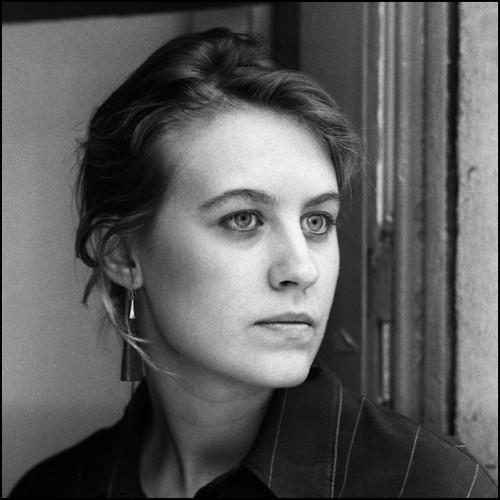 Laura (Hasselblad Sonnar CF 80mm Ilford 400 Delta-bw).jpg