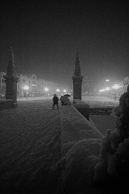 neve piazza bn.jpg
